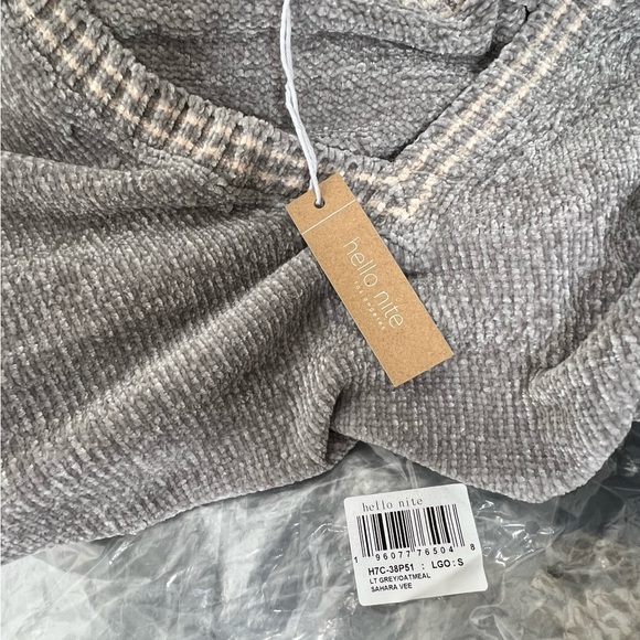 NWT Hello Nite Sahara V-neck Sweater in Light Grey/ Oatmeal, size S - Picture 6 of 7